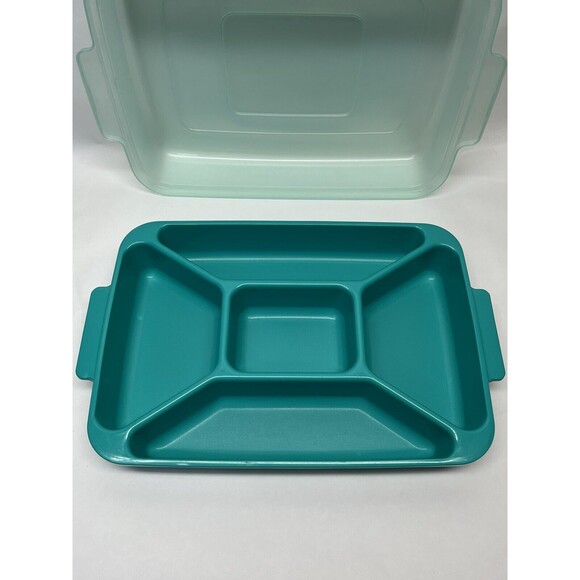 Rubbermaid Servin Saver #0833 5 Compartment Serving Container With Lid - Used - Picture 3 of 6